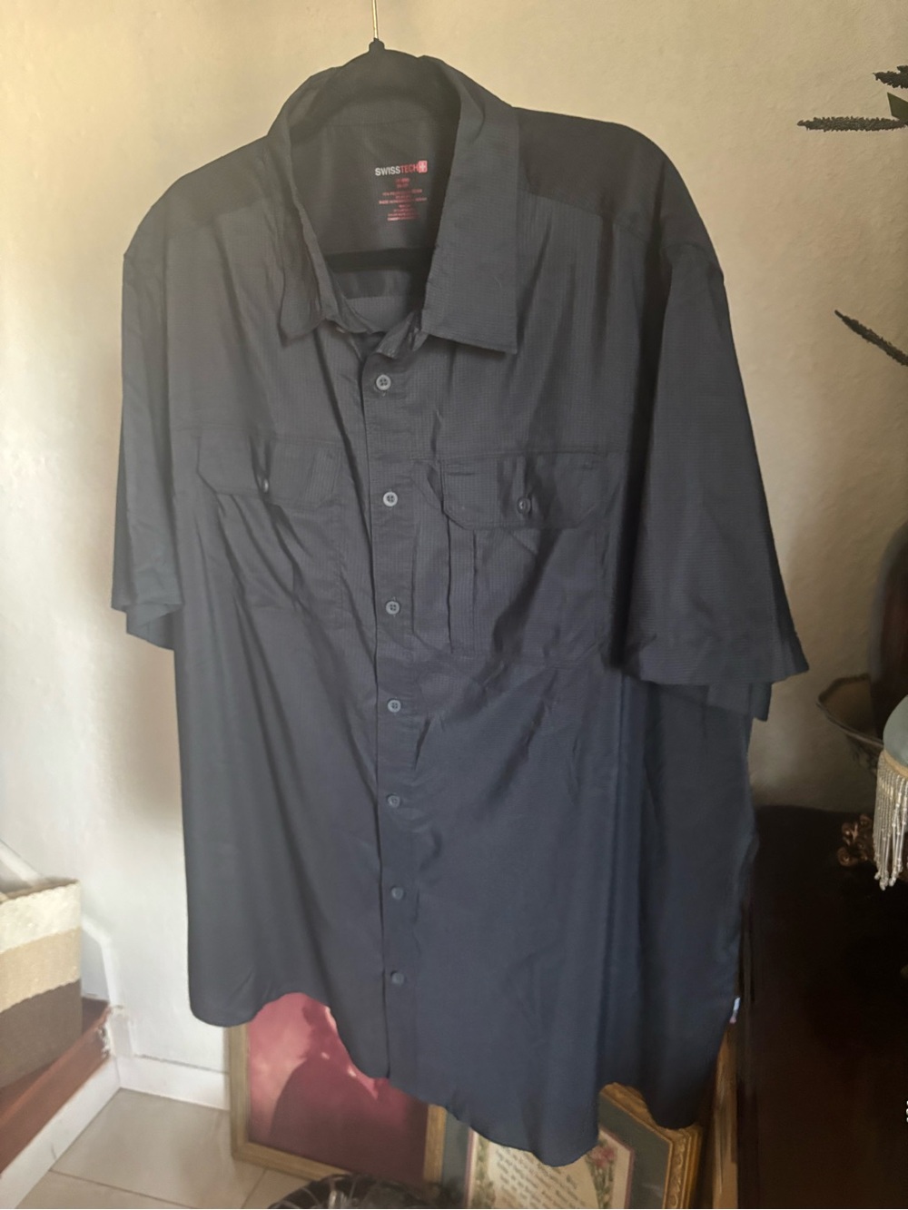 Swiss Tech Black Short-Sleeve Casual Button-Down Shirt